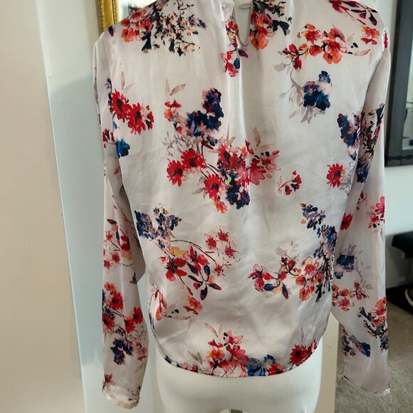 Long sleeve flowered blouse Size Small - Picture 2 of 6